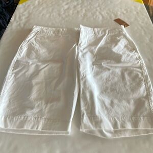 Sonoma woman’s Bermuda short. Brand new size 16